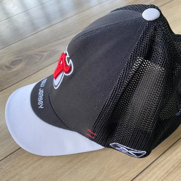 New Jersey Devils Mitchell and Ness Jacket (Large) and Reebok Hat (One Size) - Picture 11 of 12